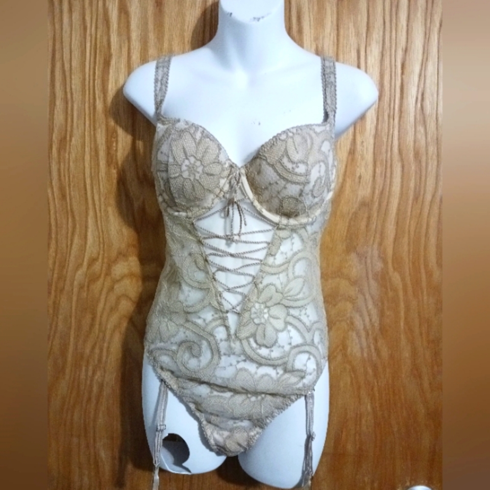 Victoria's Secret Beige/Nude Intimates With Garter 1pc  Women's 36D